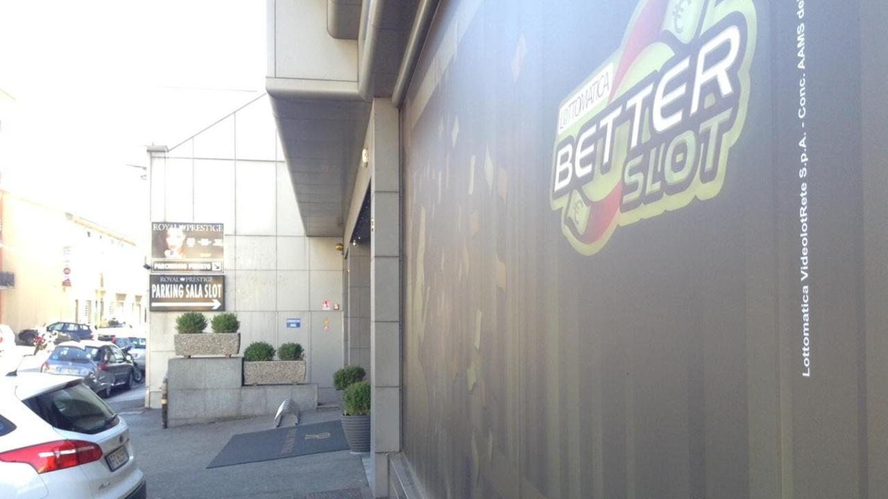 La sala slot di via Stefano Vai (Foto Batavia)