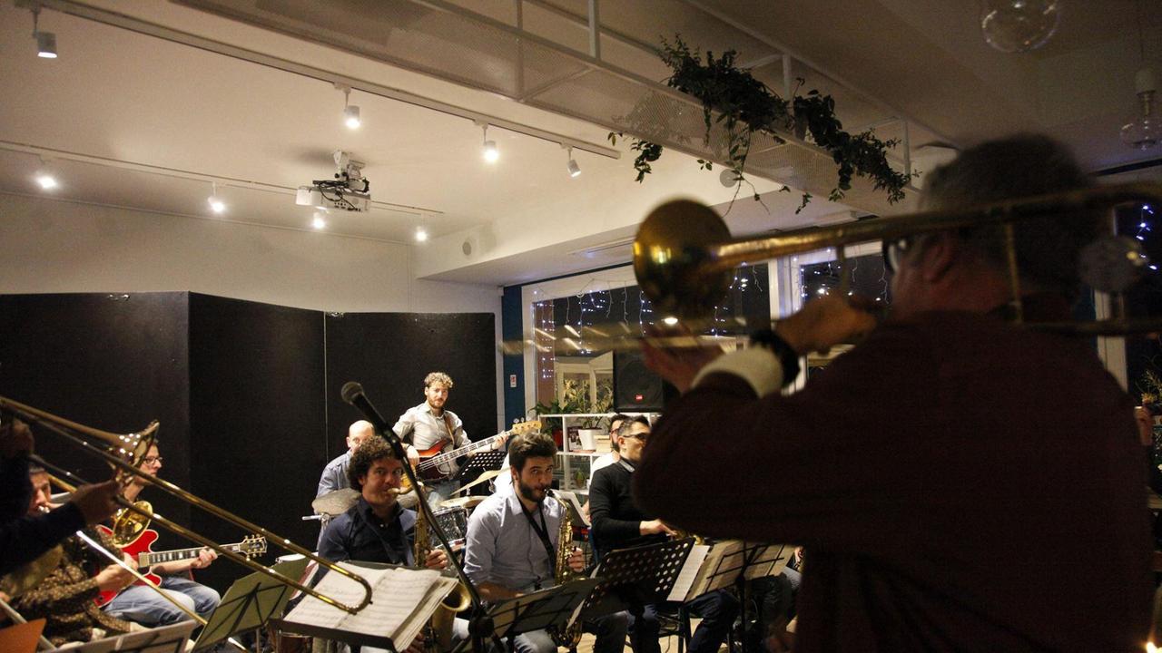 Stefano Scalzi e la “Libera Orchestra” di Follonica