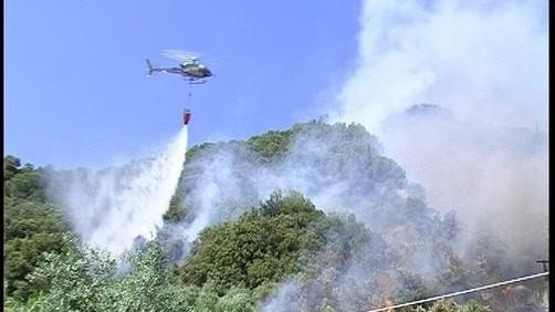 Vasto incendio Gallura, 4 elicotteri