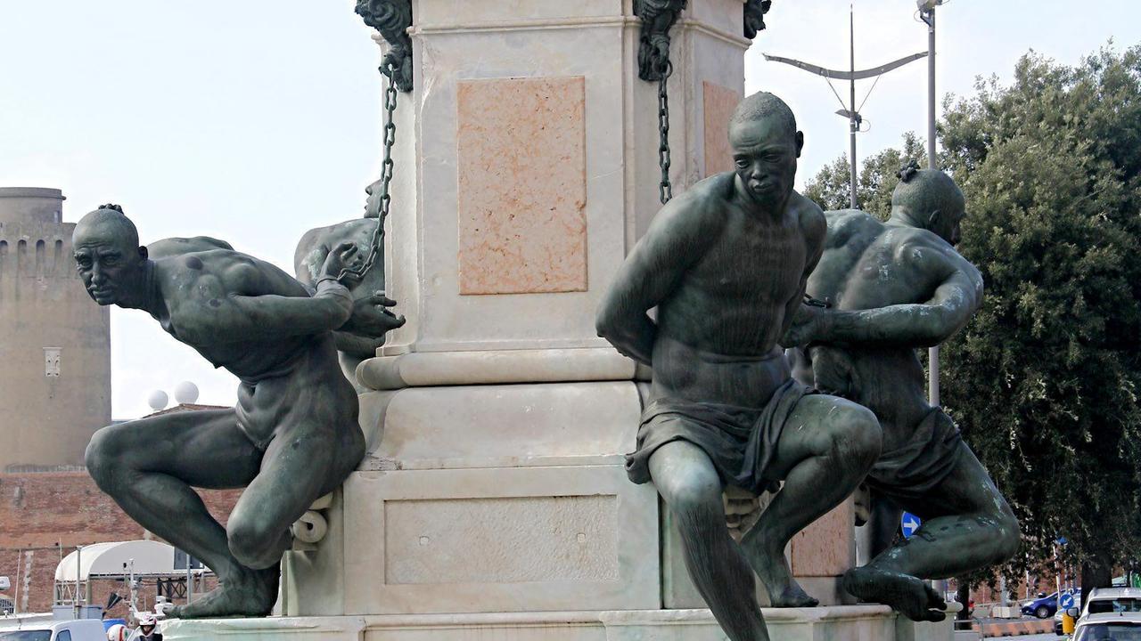 I Quattro Mori nella prospettiva in cui si vedono tutti i nasi