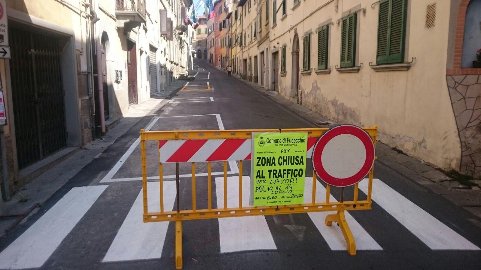 Una delle strade chiuse al traffico 