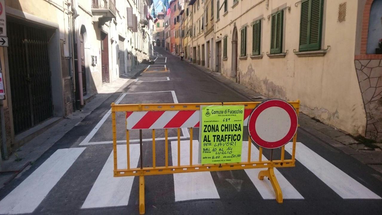 Una delle strade chiuse al traffico