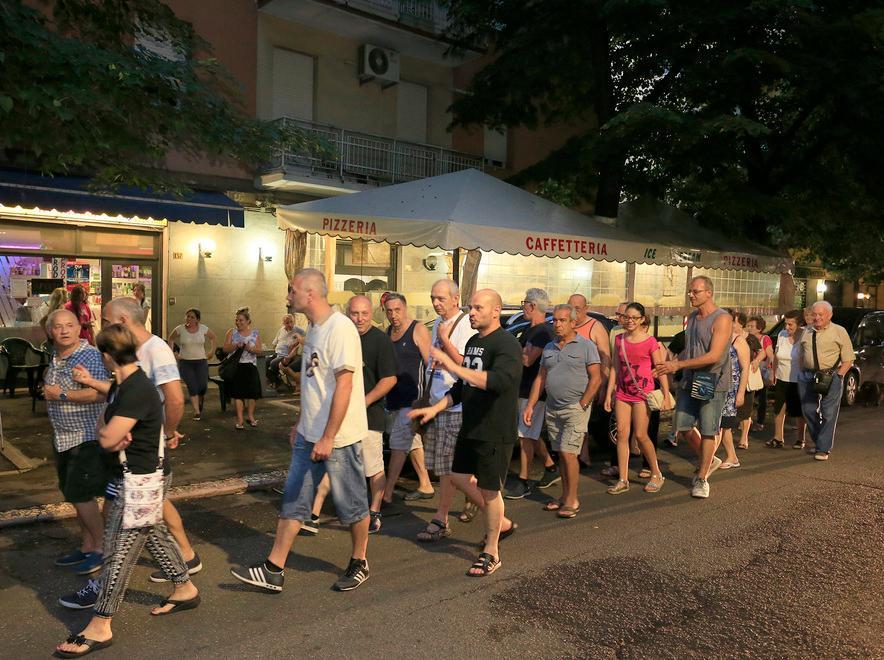 I residenti scenderanno in strada ogni sera 
