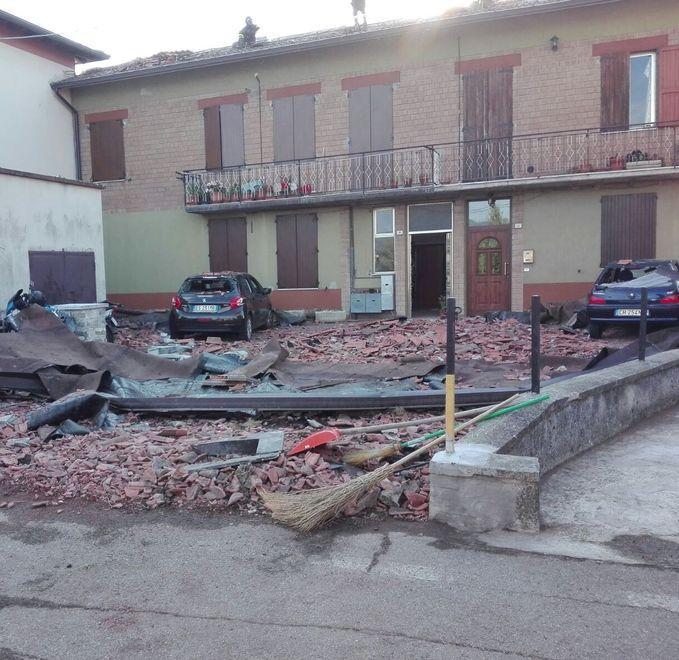 Tromba d’aria, tetto scoperchiato 