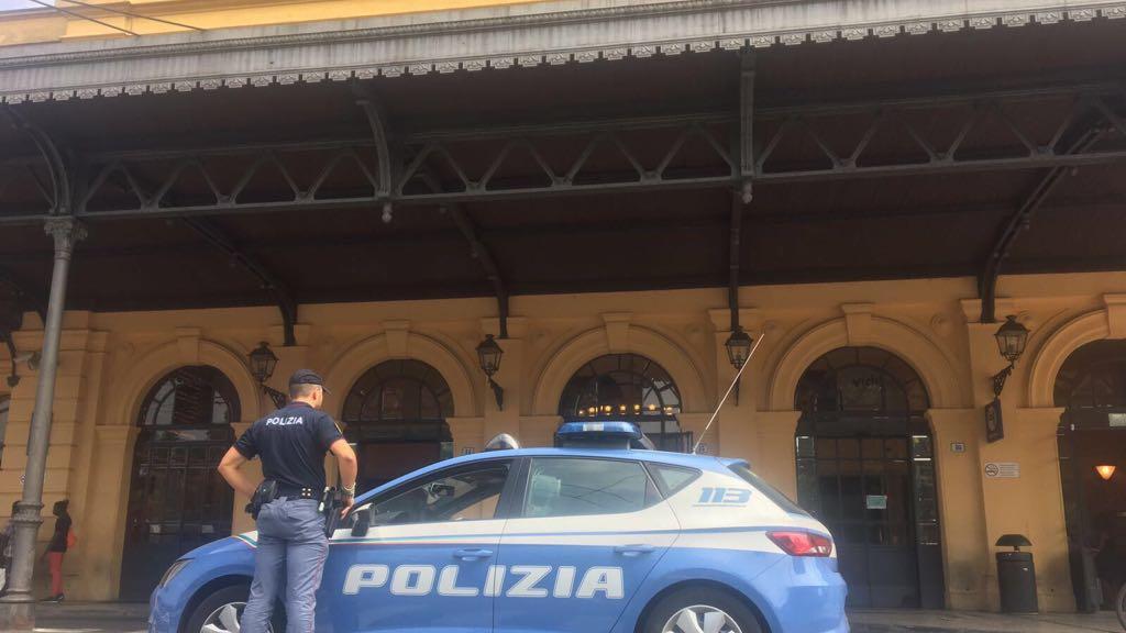 Violenza sessuale e rapina sul treno: arrestato a Modena