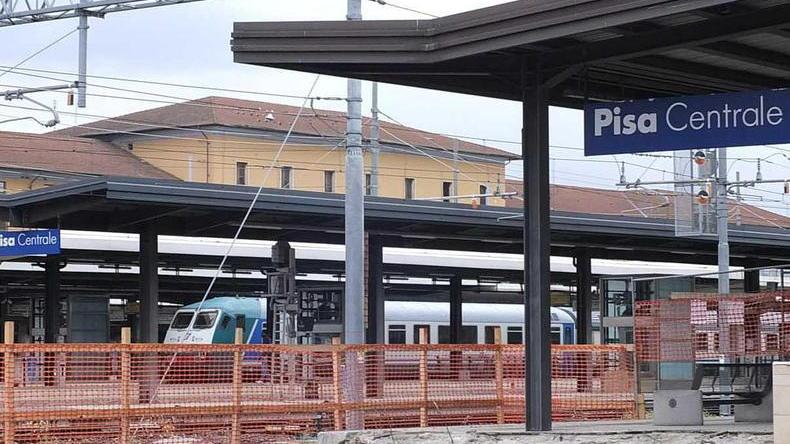 Un’altra piazza della stazione, davanti al binario Pisamover