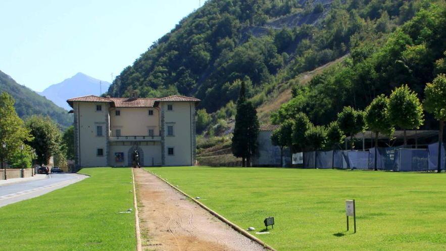 E il parco del Mediceo per due giorni diventa il villaggio delle band