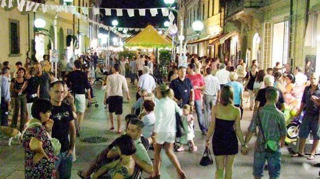 Arte più assaggi: a San Vincenzo c’è la “Notte rosa”