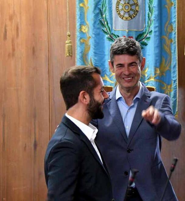 Jogging e giacca scura la prima volta di Giovanni
