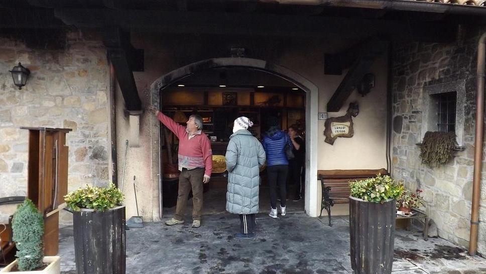 Sono tre gli indagati dell’incendio doloso al ristorante Mirella
