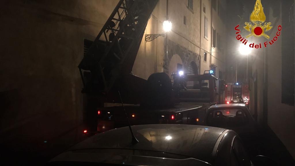 Muore a 56 anni nell'incendio della camera da letto