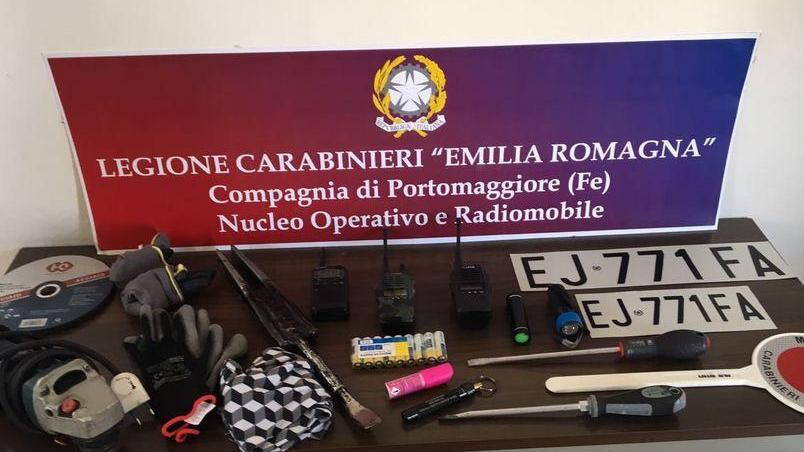 Pronti per una rapina tentano la fuga in centro