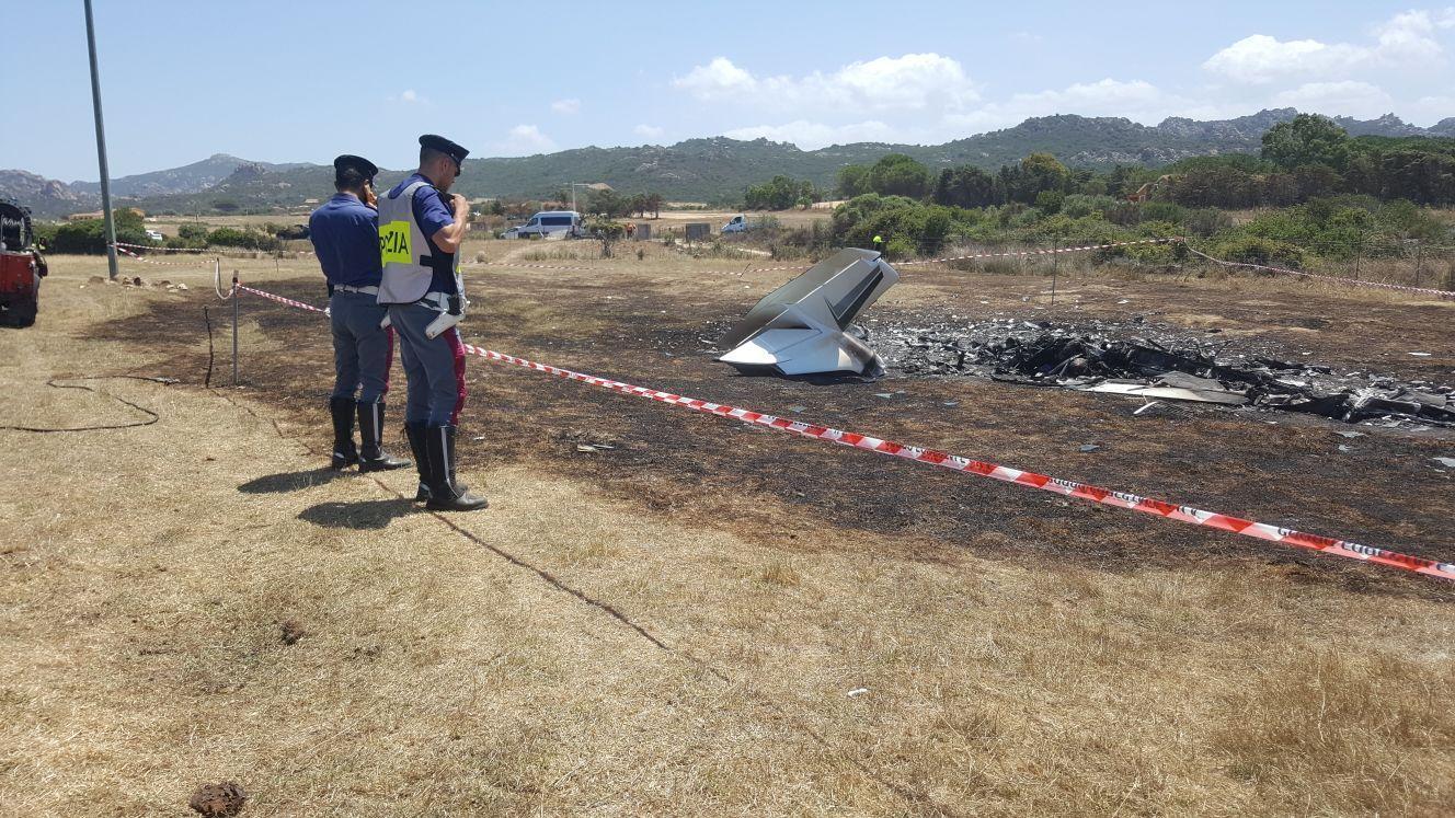L'ultraleggero si è distrutto nell'impatto con il terreno