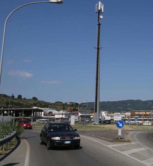 La rotonda di via Gentile nei pressi del PalaTerme (Foto Nucci)