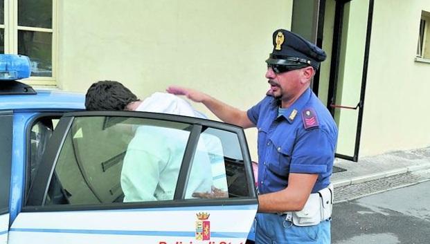 Reggio Emilia, sfregia e rapina il rivale: condannato a tre anni