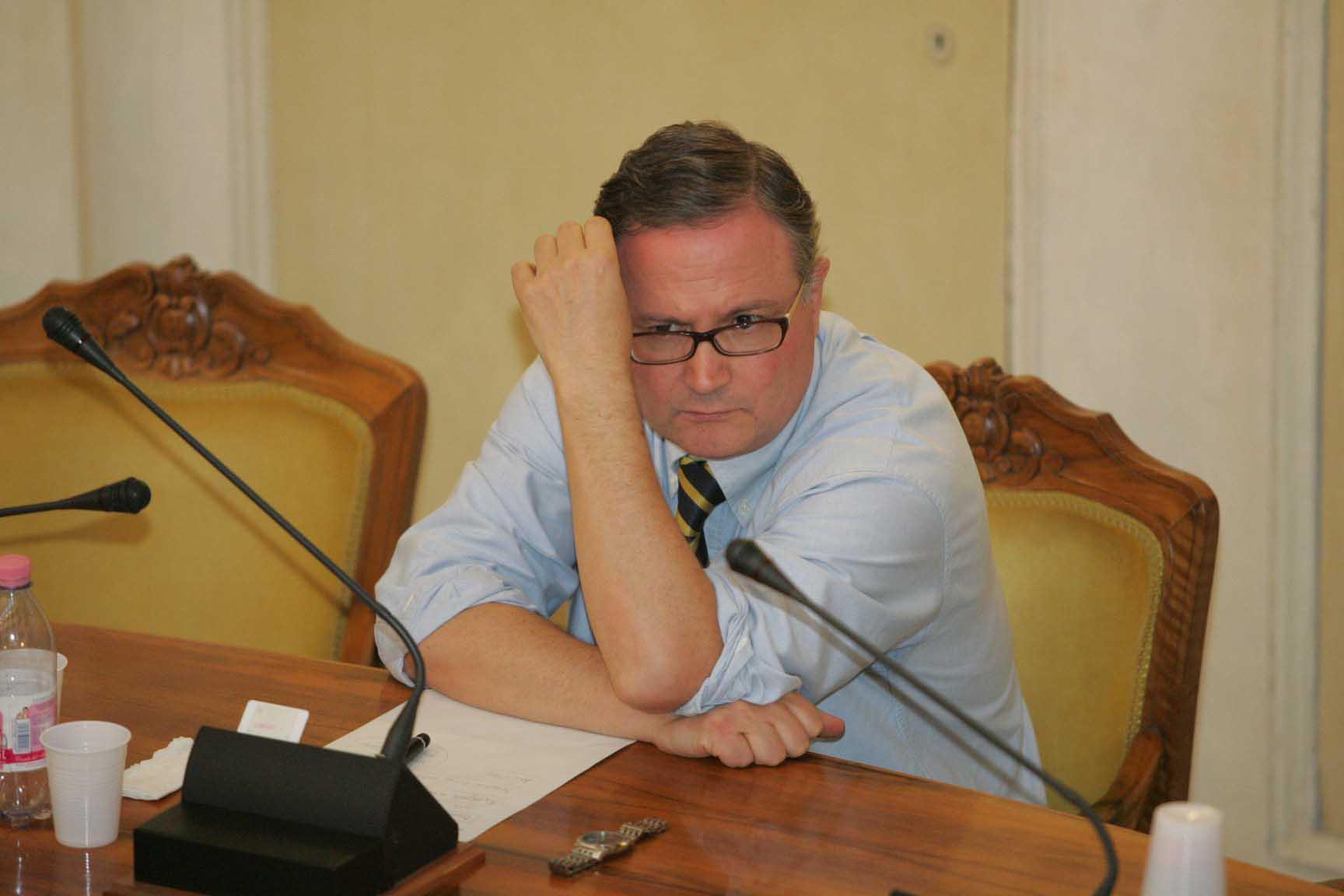 Il M5S attacca Scarpino, Mdp lo difende