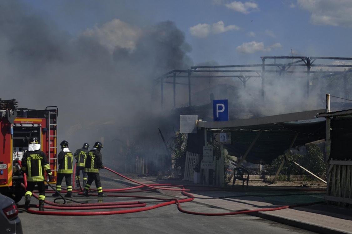 Il ristorante bruciato (foto Paglianti)