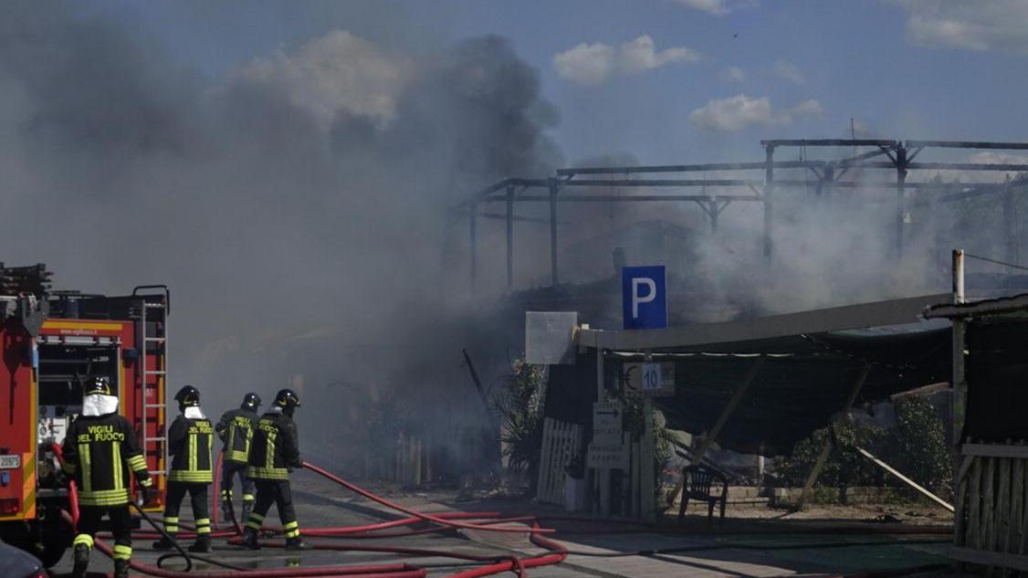 Il ristorante bruciato (foto Paglianti)