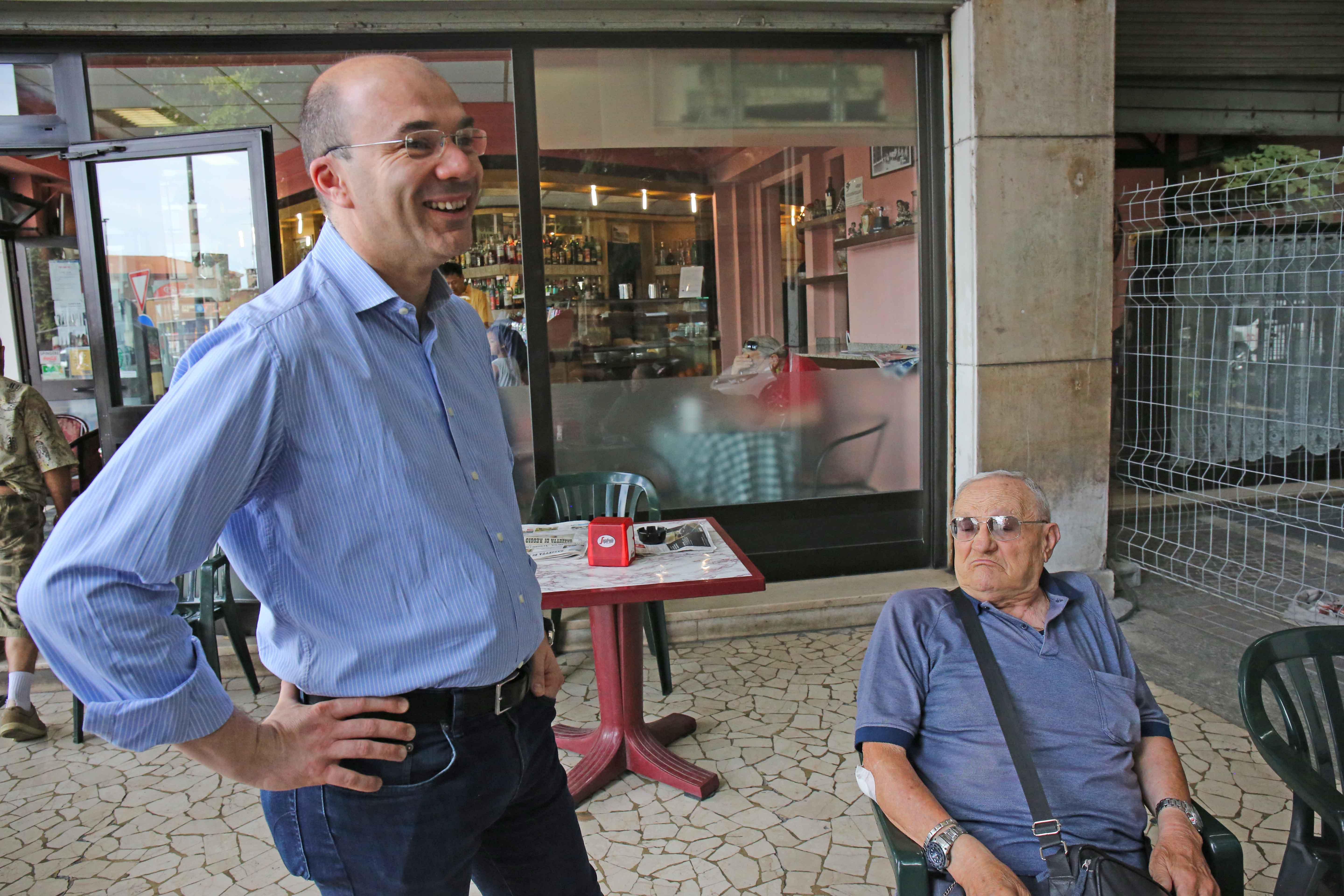 Reggio Emilia, il sindaco: «Stretta contro alcol, false residenze e locali fuori regola»