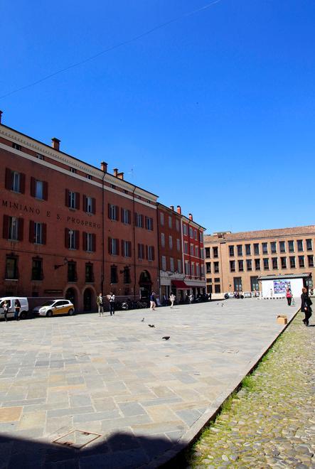 Centro storico, l’assedio dei questuanti