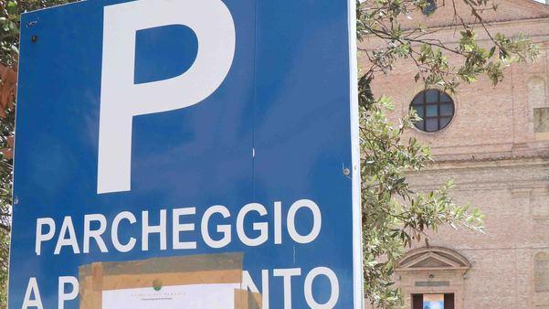 Addio al parcheggio davanti a S. Spirito Resistono i Teatini
