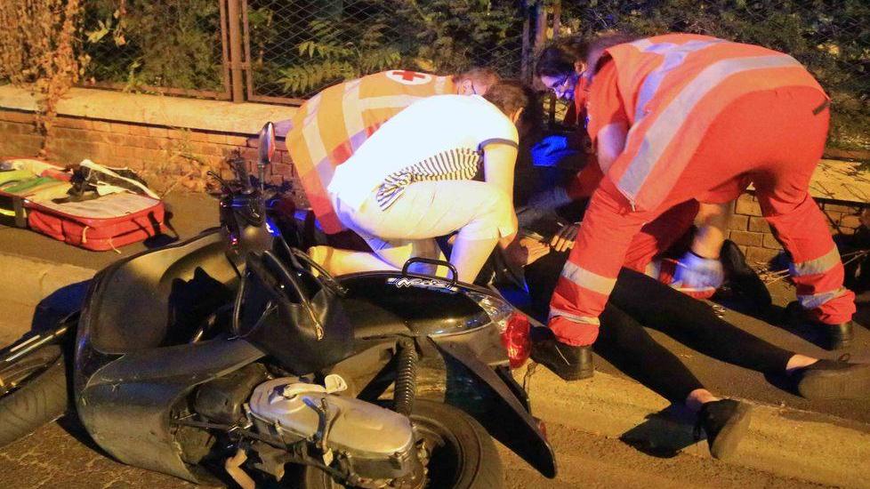 Sbalzata dalla sella dello scooter