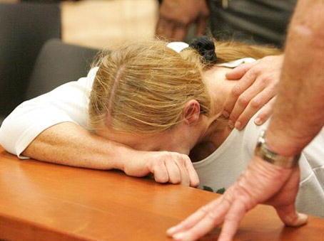 Insiste per tornare con lei il marito finisce in carcere 