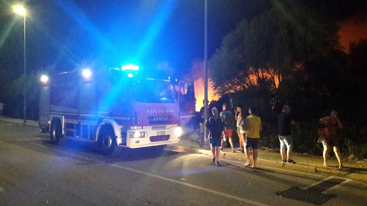 Incendio nella notte a Poltu Quadu