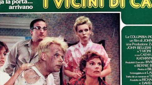 La locandina del film "I vicini di casa" con Dan Aykroyd e John Belushi