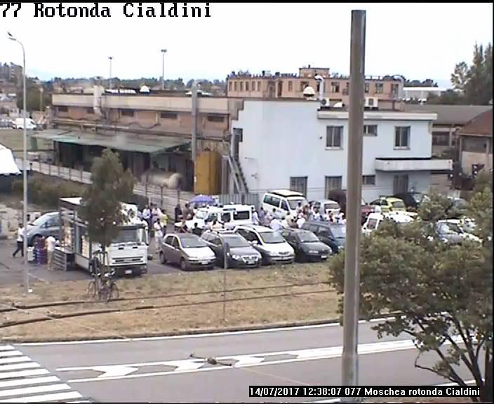 Il fermo-immagine delle telecamere di sorveglianza