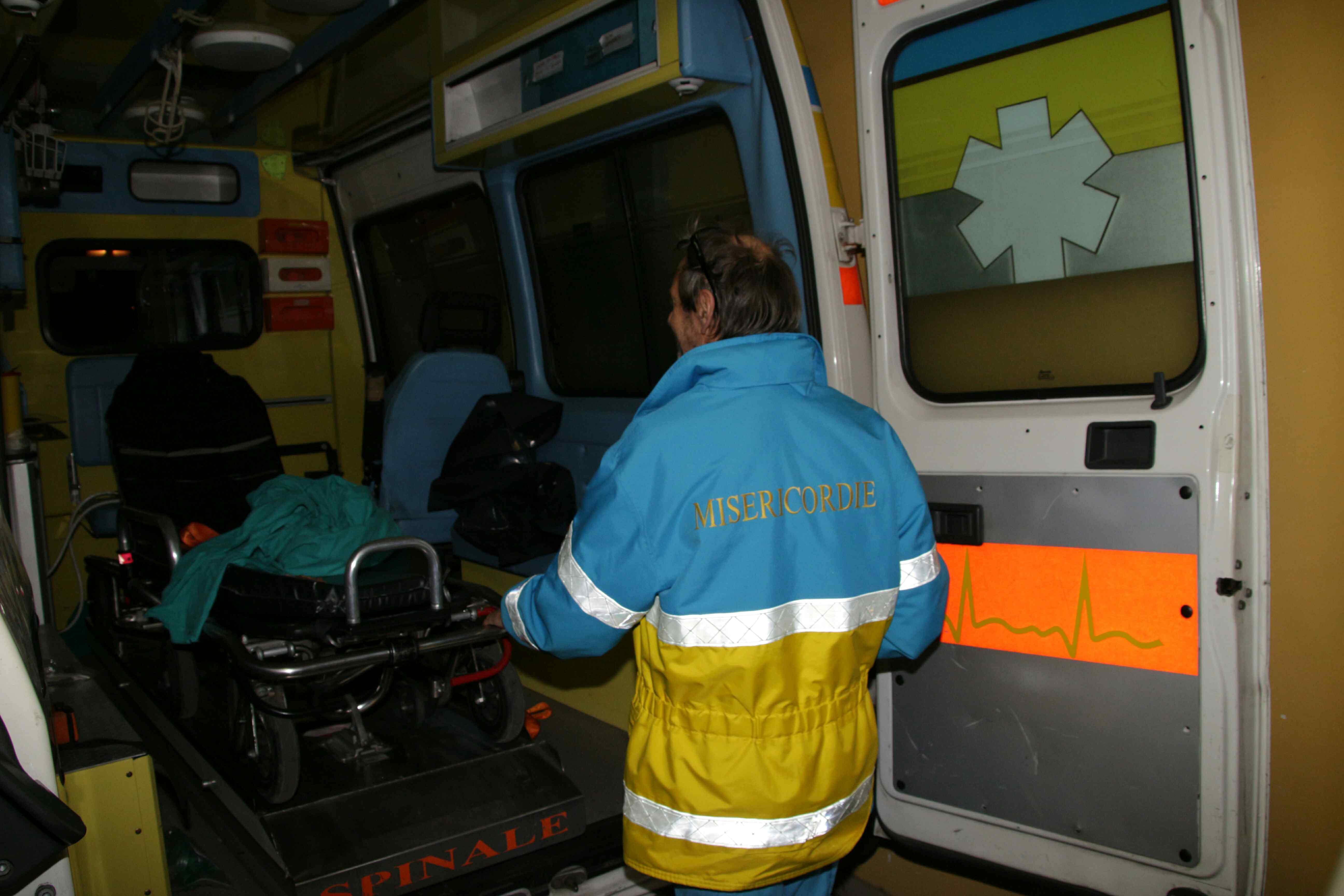 Un'ambulanza (foto d'archivio)