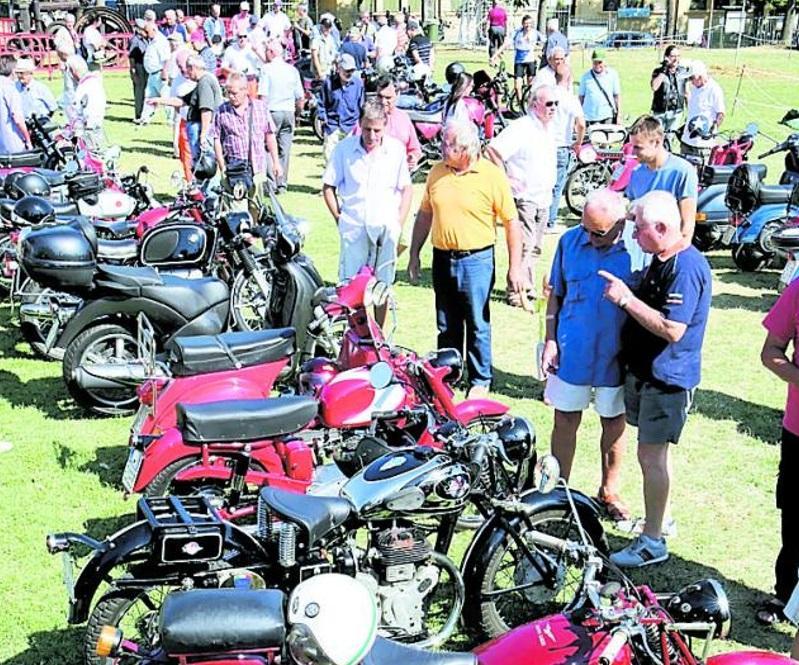 Albinea, le moto Parrilla in esposizione alla fiera di Borzano 