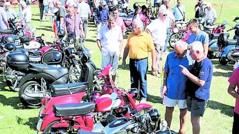 Albinea, le moto Parrilla in esposizione alla fiera di Borzano