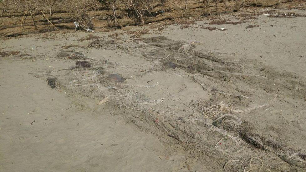 Rete abusiva abbandonata in mare