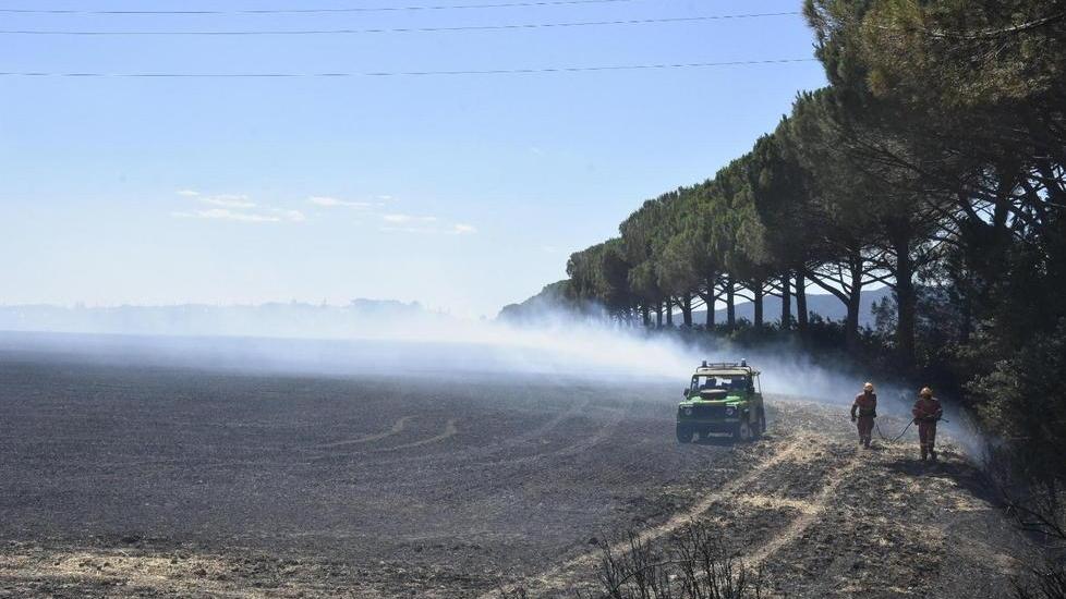 Bruciano Braccagni e Casteani In fumo trenta rotoballe