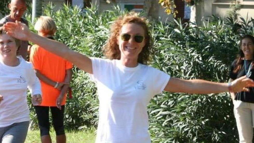 Madre muore nell’auto impazzita Aveva 47 anni, ferita sua figlia