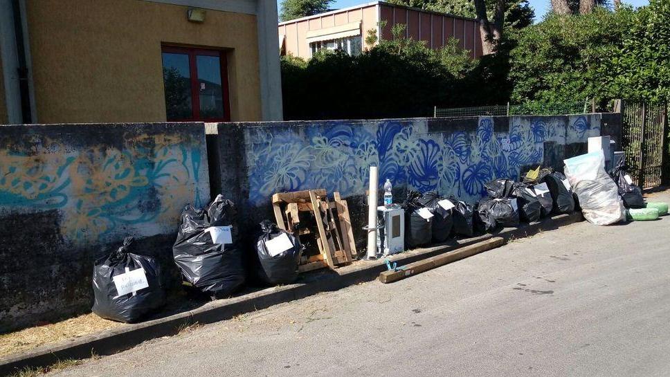 A Sant’Anna i cittadini puliscono l’ambiente