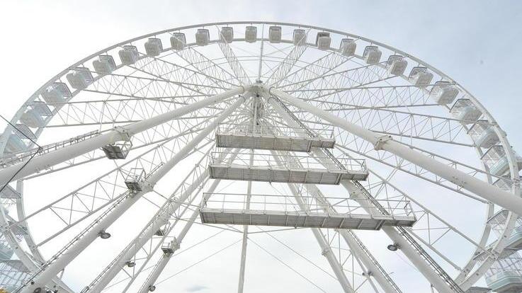 Ruota panoramica guasta «Uno spavento lungo un’ora»