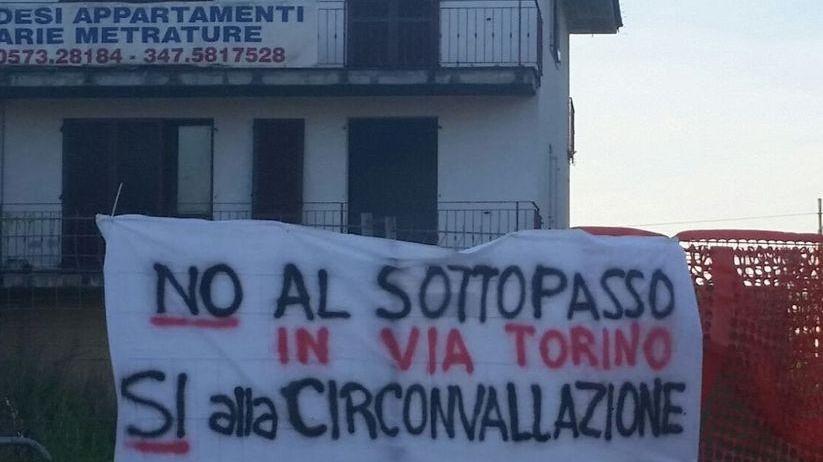 Sottopasso, protesta in via Torino