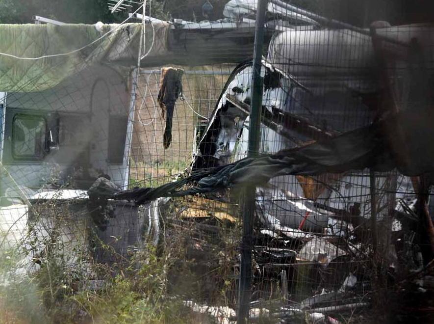 Rogo nel campo, distrutta una roulotte 
