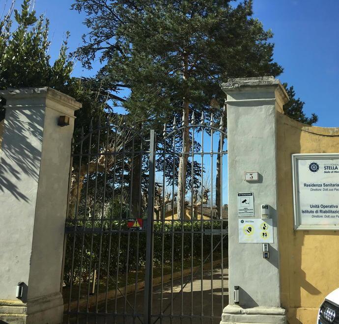 Fiamme a Montalto: 80 pazienti Stella Maris portati al Calambrone