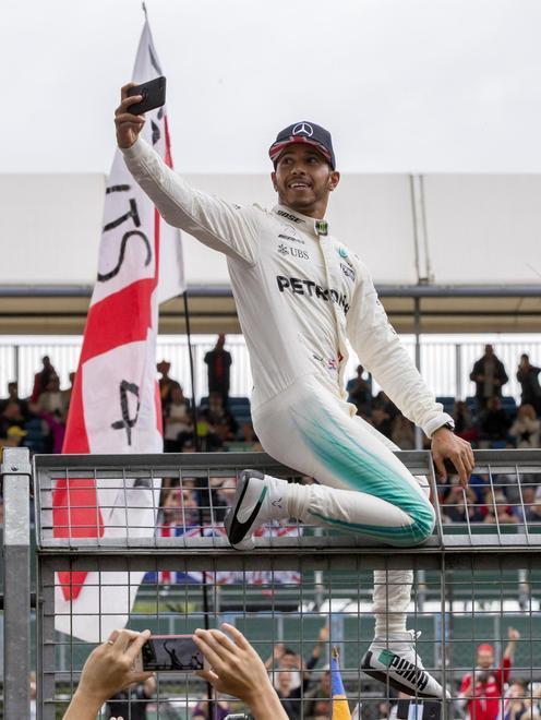 Euforia Hamilton: «Adesso voglio il mondiale» 