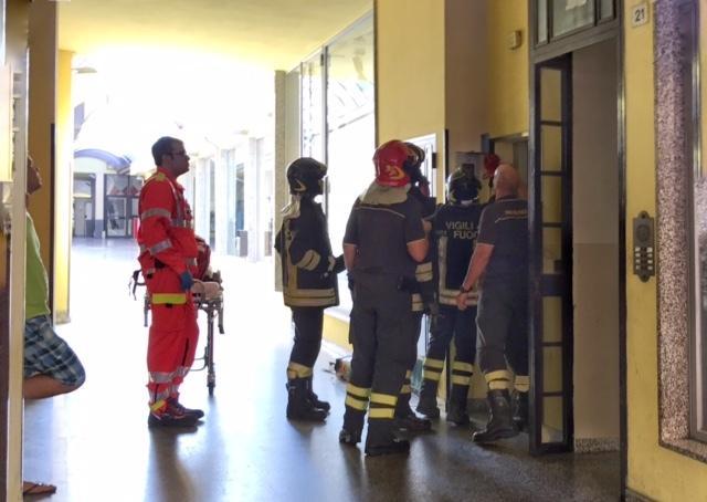 Cabina bloccata, intrappolati in ascensore