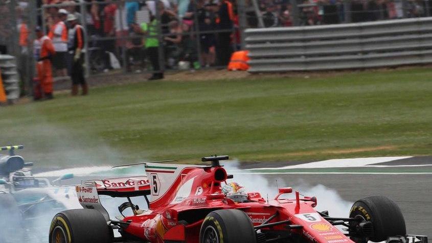 Gomme ko per le Ferrari, Hamilton è il re
