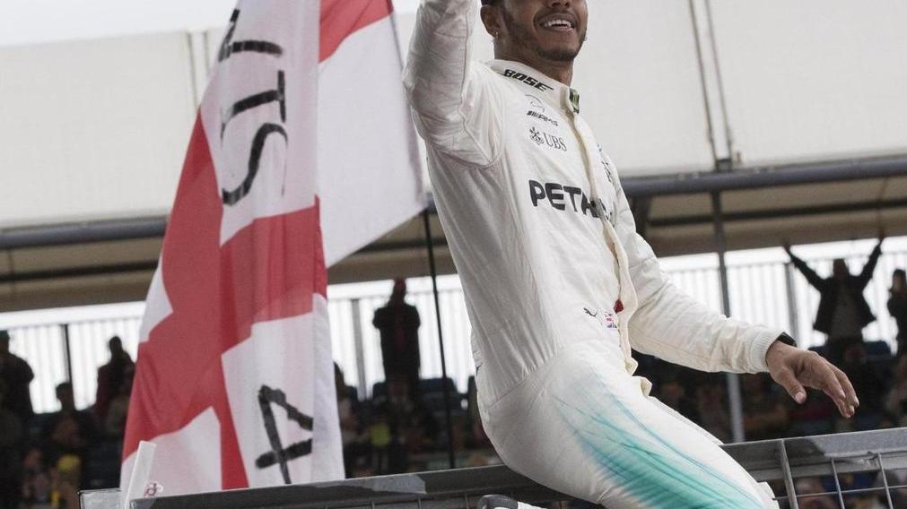 Vettel tradito dalle gomme ora Hamilton è a un punto 