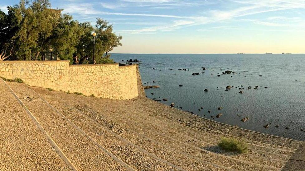 Antignano, vietata la balneazione davanti alla scalinata