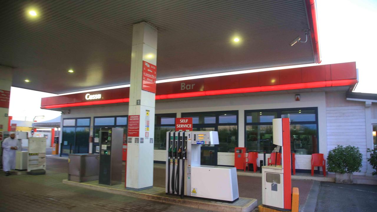 Correggio, rapina alla stazione di servizio: il bandito fugge con 7mila euro