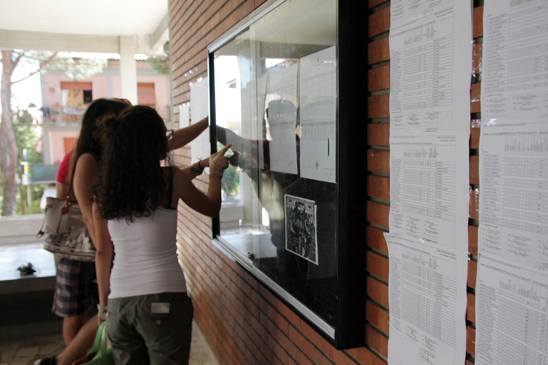 Maturità, al liceo Coluccio Salutati i centisti sono 13. I risultati nelle altre scuole