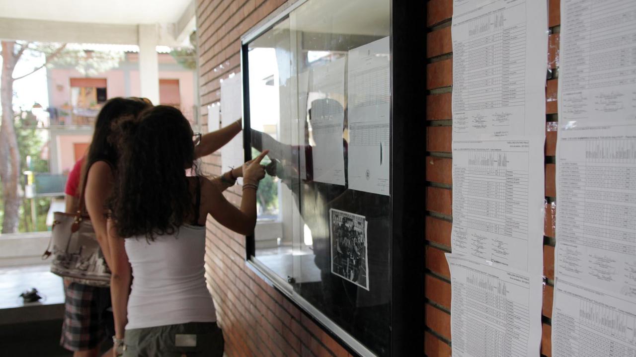 Maturità, al liceo Coluccio Salutati i centisti sono 13. I risultati nelle altre scuole
