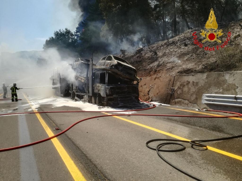 La bisarca incendiata